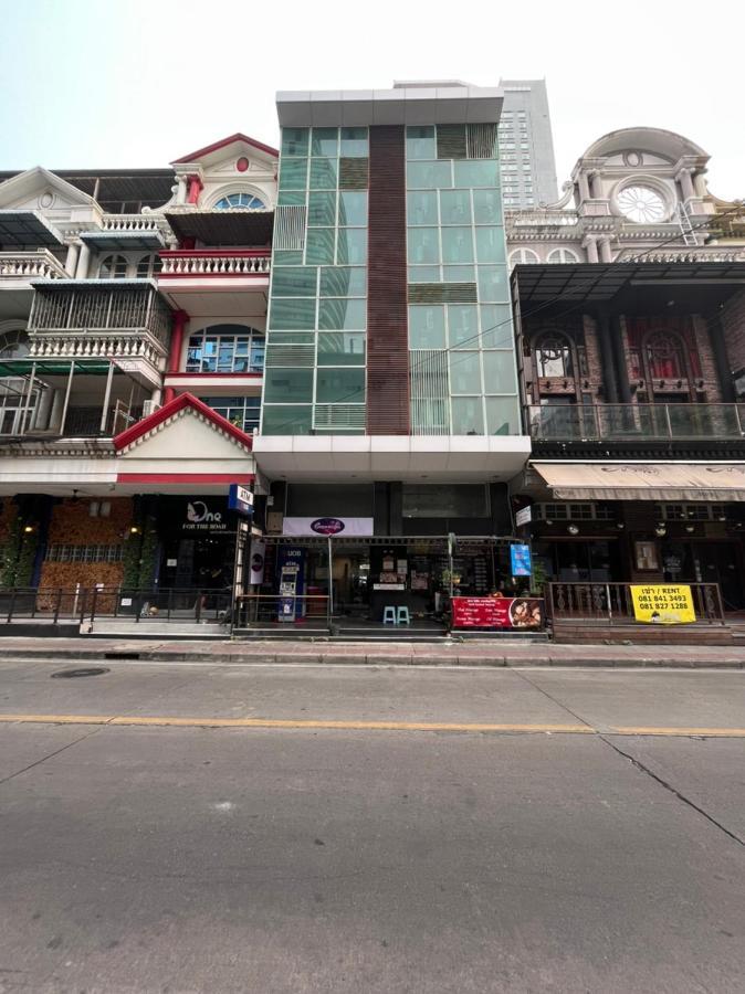 Orion Rooms Sukhumvit 11 Bangkok Exterior photo